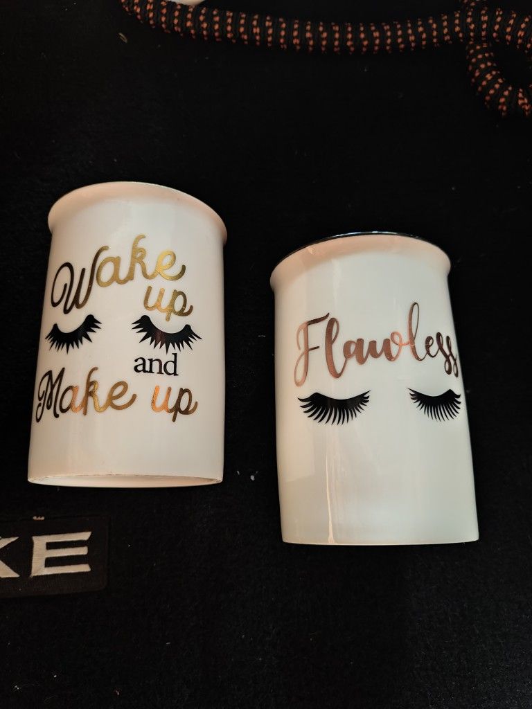 MAKEUP CUP BRUSH HOLDERS 