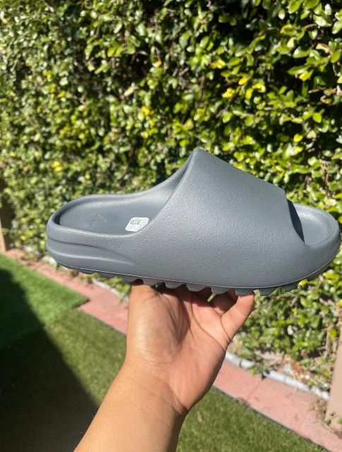 Yeezy Slide Slate Grey