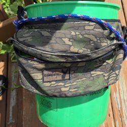 Conceal Camouflage Fanny Pack 7 Pocket Utility Waist Bag Hunting And Bucket And Fishing Lure Used