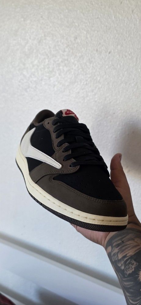 Travis Scott Jordan 1 Low MOCHA