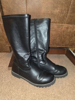 Girls size 6y tall black boots