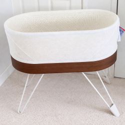 SNOO Smart Sleeper Bassinet + Sleep Sacks/Swaddles & Sheets 