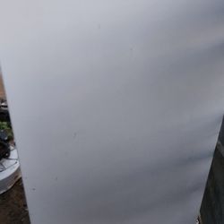Frigidaire Freezer 24 Wide By 48 High Works Good 