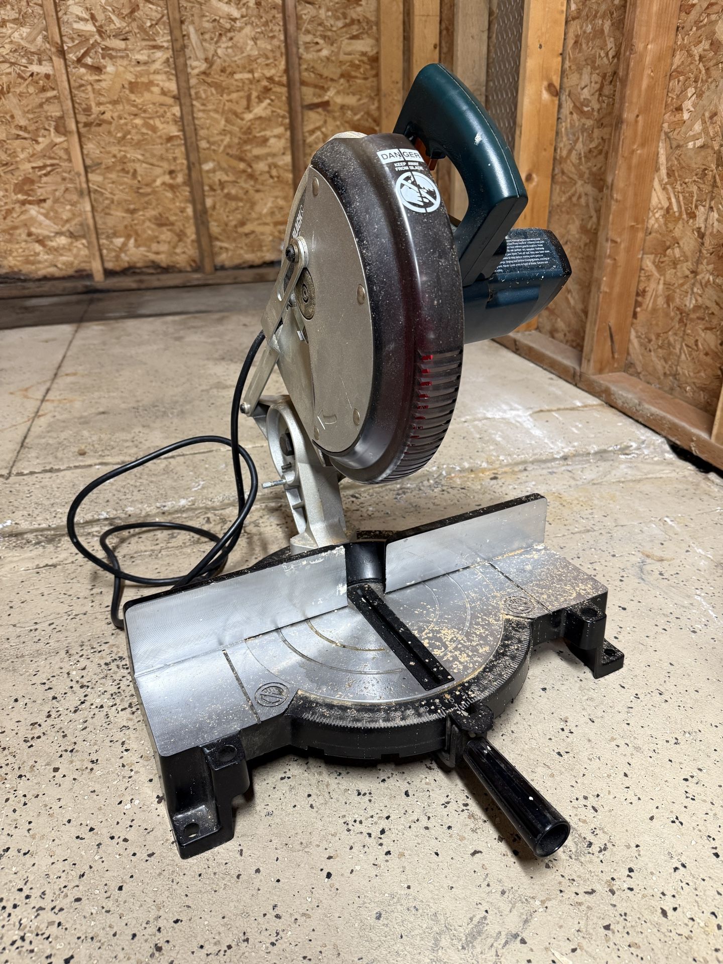 10” black and decker miter saw with Diablo blade