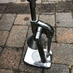 Thingamajiggy! Not sure what this is called! Could be a juicer