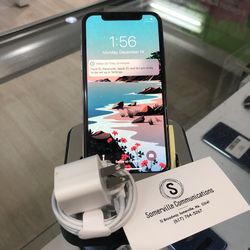 Factory unlocked iPhone x 64 gb, excellent conditions store warranty 