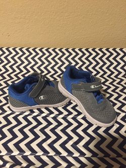 Toddler shoes 6c