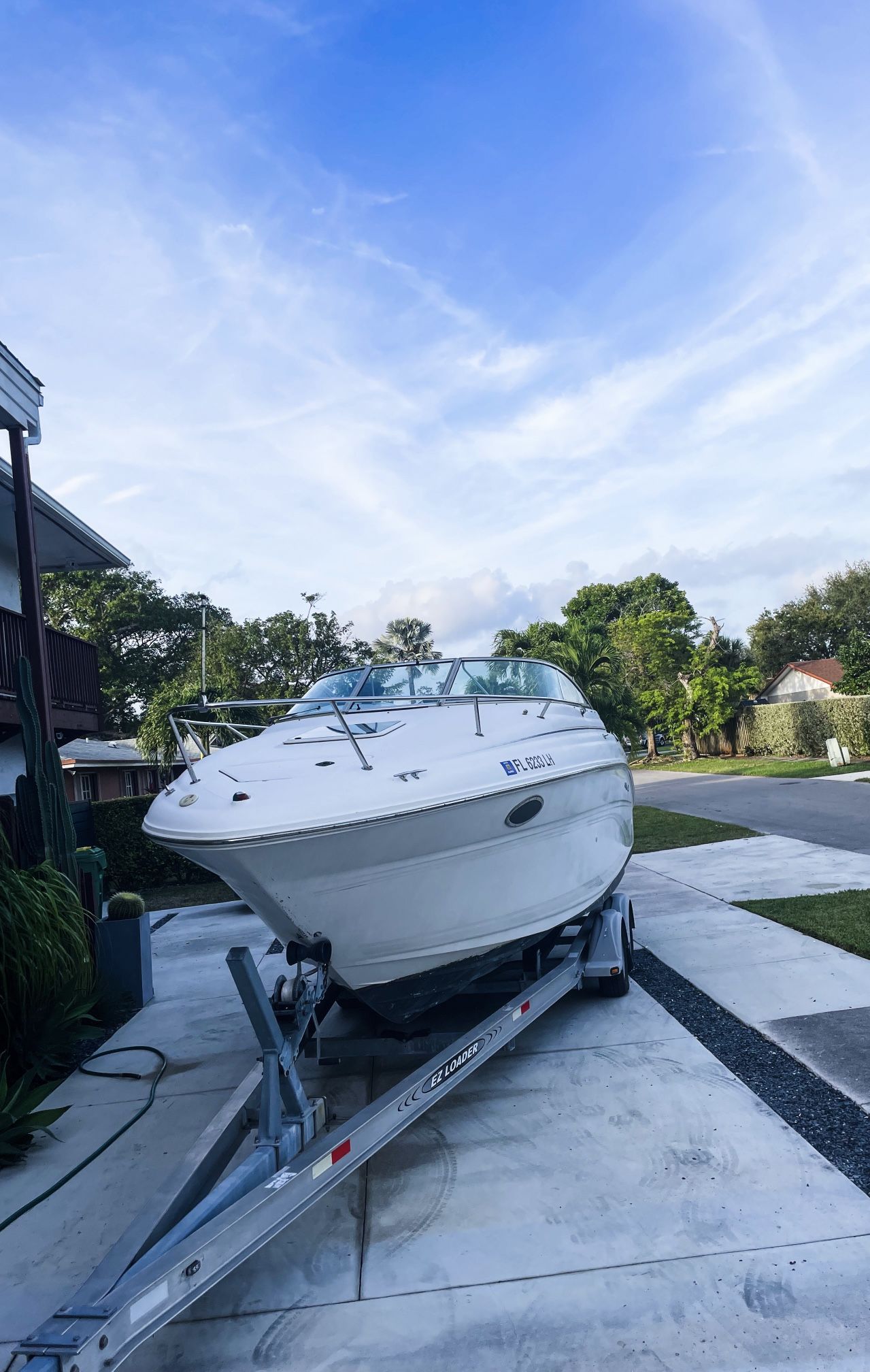 SeaRay Weekender 245 Boat with Trailer