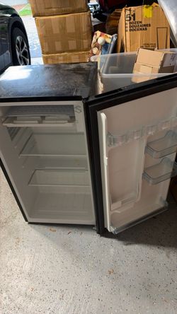 Mini refrigerator