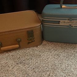 Vintage suitcase and train carry on/make up case from the 50’s!!!!