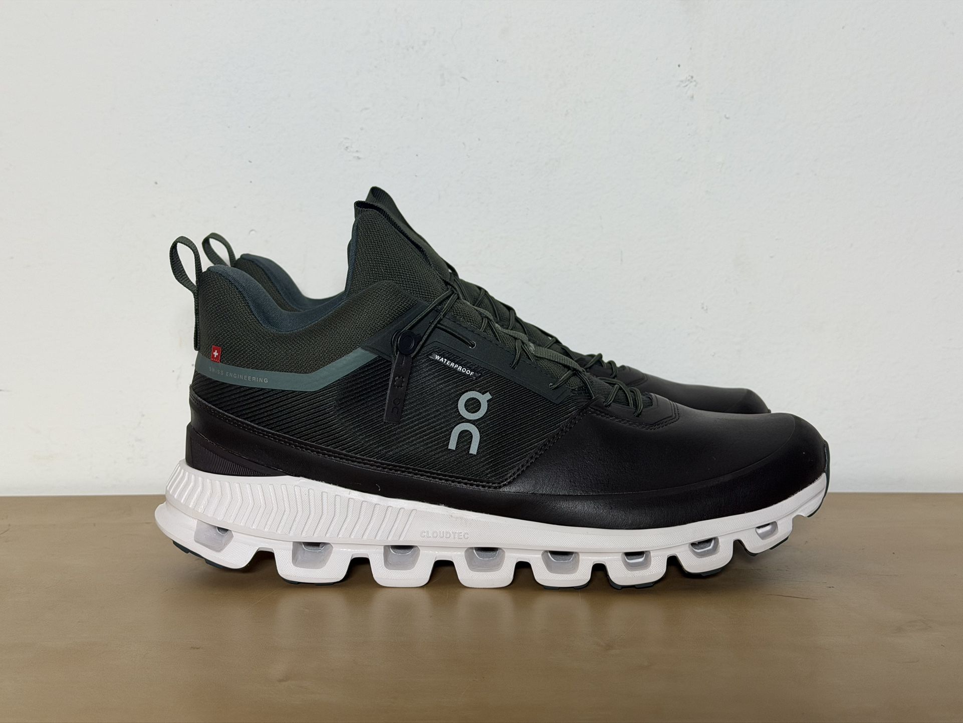 On Cloud HI Waterproof Fir Umber Green White Sneaker Boots Men’s Size 11.5 Shoes