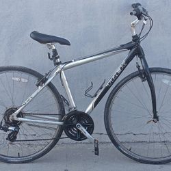 Trek 7000 Alpha aluminum 700c hybrid bicycle