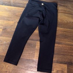 Lululemon size 4
