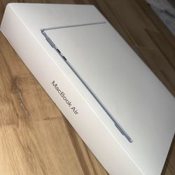 M4 MacBook Air 13-inch Laptop - Apple M4 chip Built for Apple Intelligence - 16GB Memory - 256GB SSD