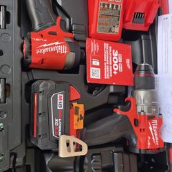 Milwaukee
M18 FUEL 18V Lithium-Ion Brushless Cordless Hammer Drill and Impact Driver Combo Kit (2-Tool) with 2 Batteries