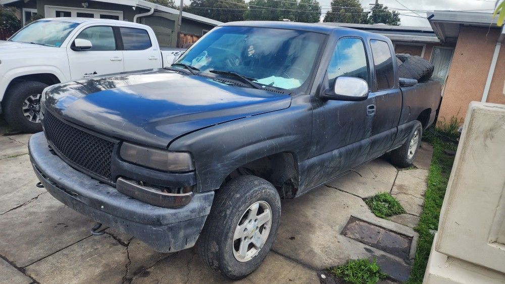 Chevy Silverado 4x4 PART OUT