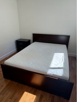 2 Queen Mattress & Box Spring Sets – Excellent Condition