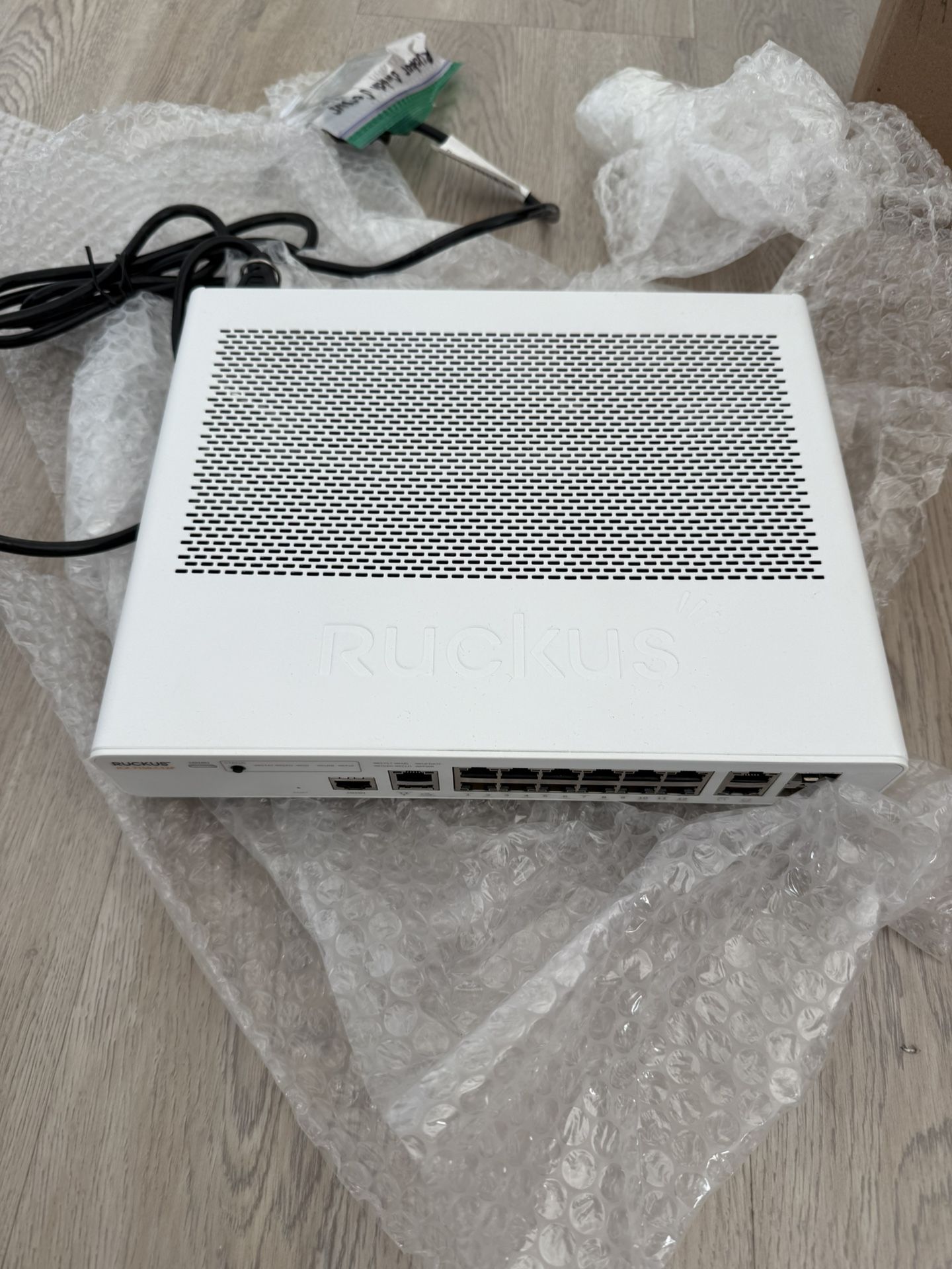 Ruckus ICX 7150-C12P 12-Ports Rack Compact PoE Switch