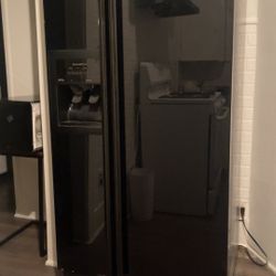 Refrigerator Marca Kitchen Aid  Como Nuevo Todo Funciona Muy Bien