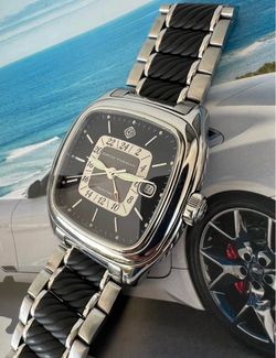 David Yurman Thoroughbred Dual Time GMT T306-DST in like-new condition featuring a Swiss automatic movement a 41 mm stainless steel square case a blac