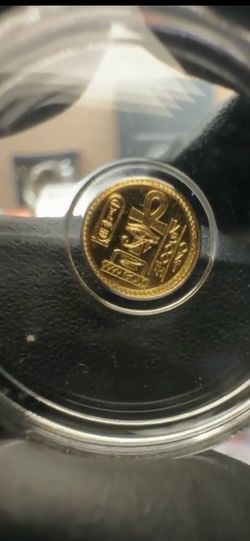 2 small gold rounds in capsule & 2 goldbacks