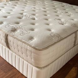 King Size Stearns & Foster Luxury Plush Euro Pillowtop Mattress 