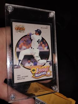 SIGNED REGGIE JACKSON HEROS CARD