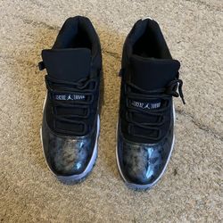 Black Jordan 11 Low 