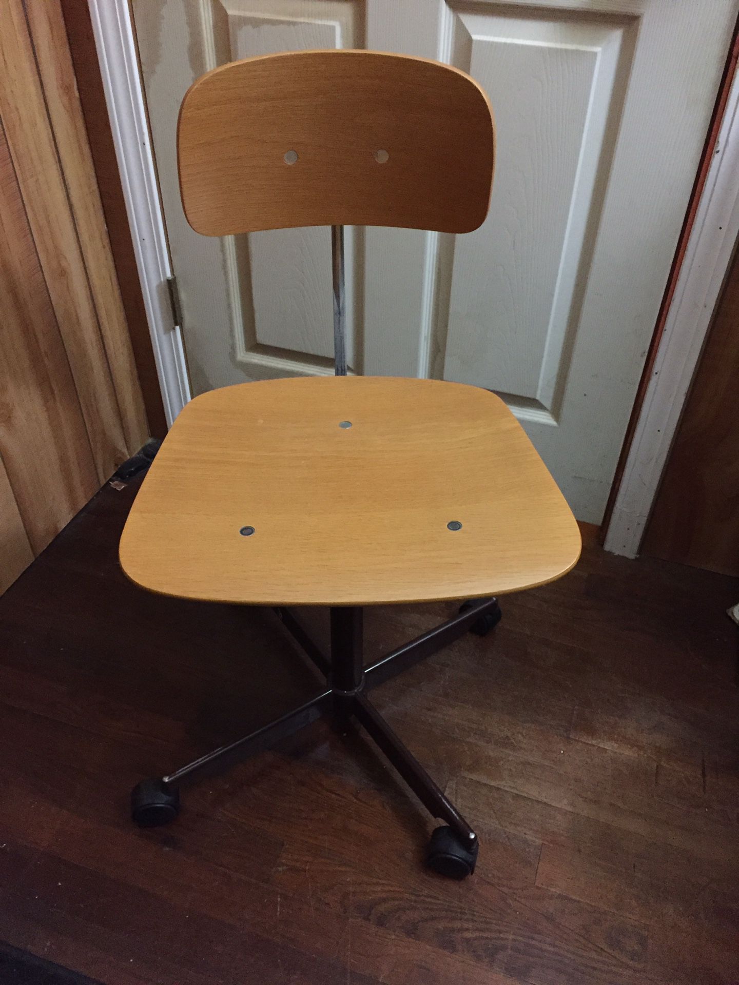 KEVI mid century desk chair
