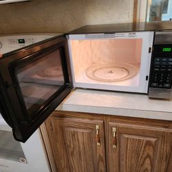 1000 watt microwave by Emerson