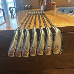 TaylorMade RBZ Iron Set, Excellent Condition, Stiff Shaft, Midsize Grips