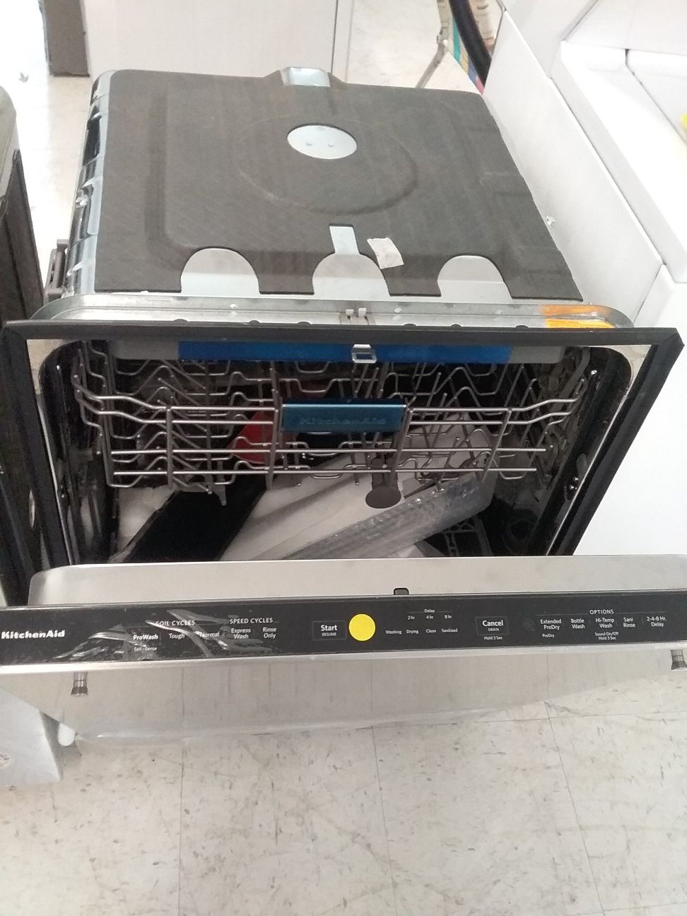 Kitchenaid dishwashers stainless steel new scratch and dents good condition 6 months warranty