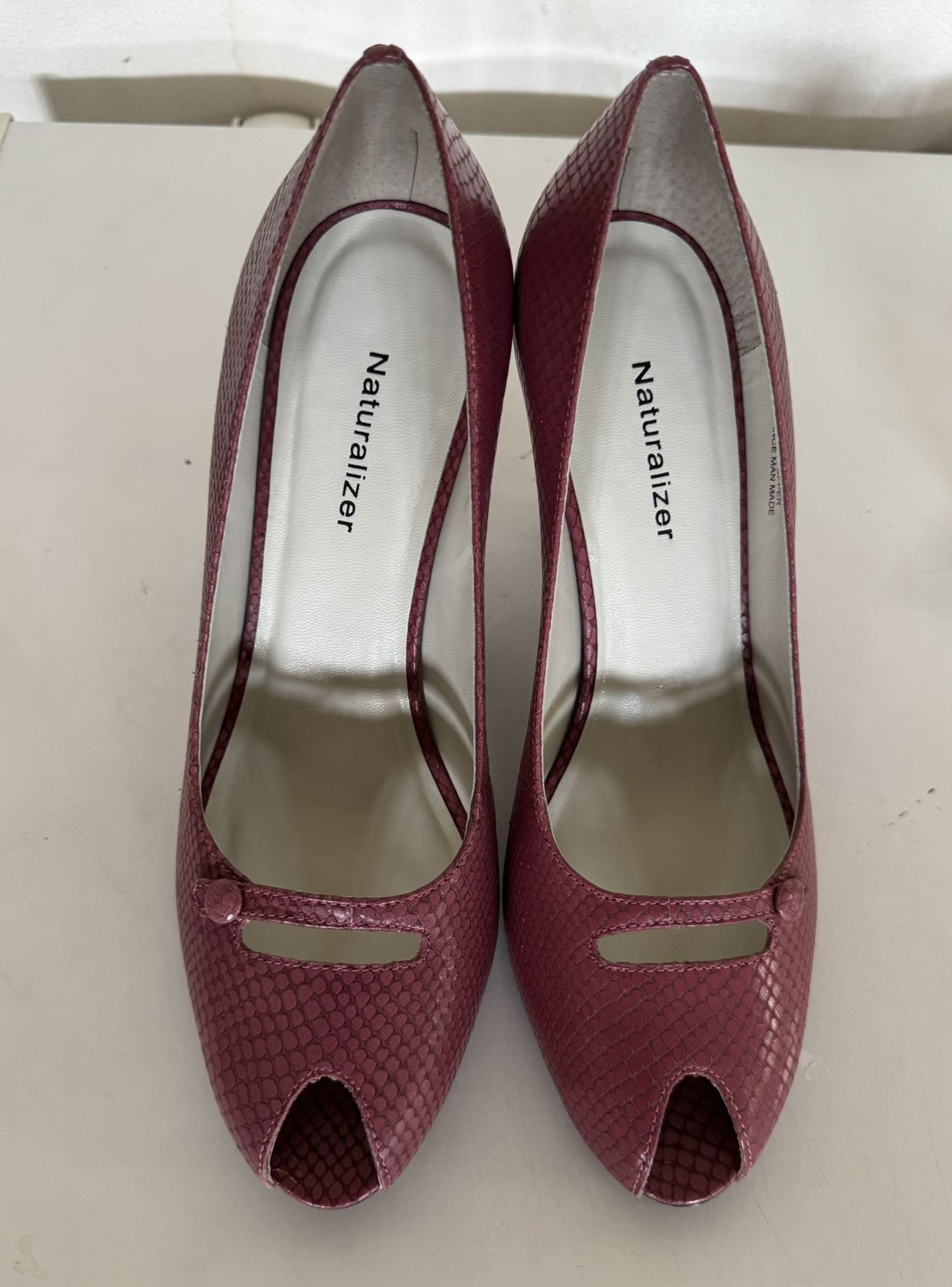 Naturalizer Women 8.5M 3-inch Heels Peep Toe Leather Red Embossed Croc Snake