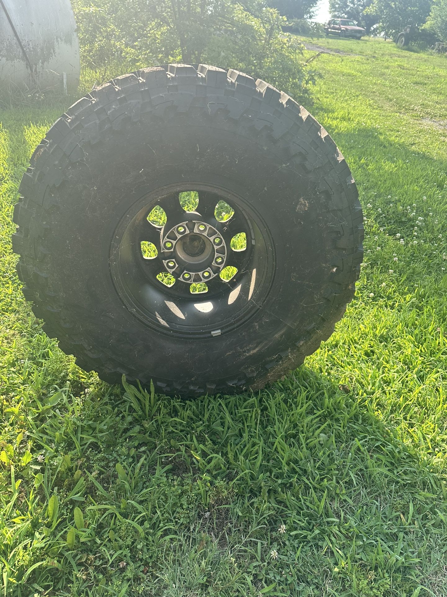 One Maxxi 265/70 R17 Tire On Rim