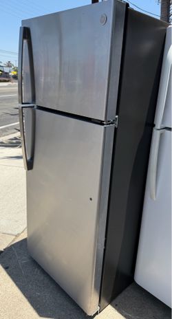 TOP FREEZER GE REFRIGERATOR APARTMENT SIZE STAINLESS STEEL