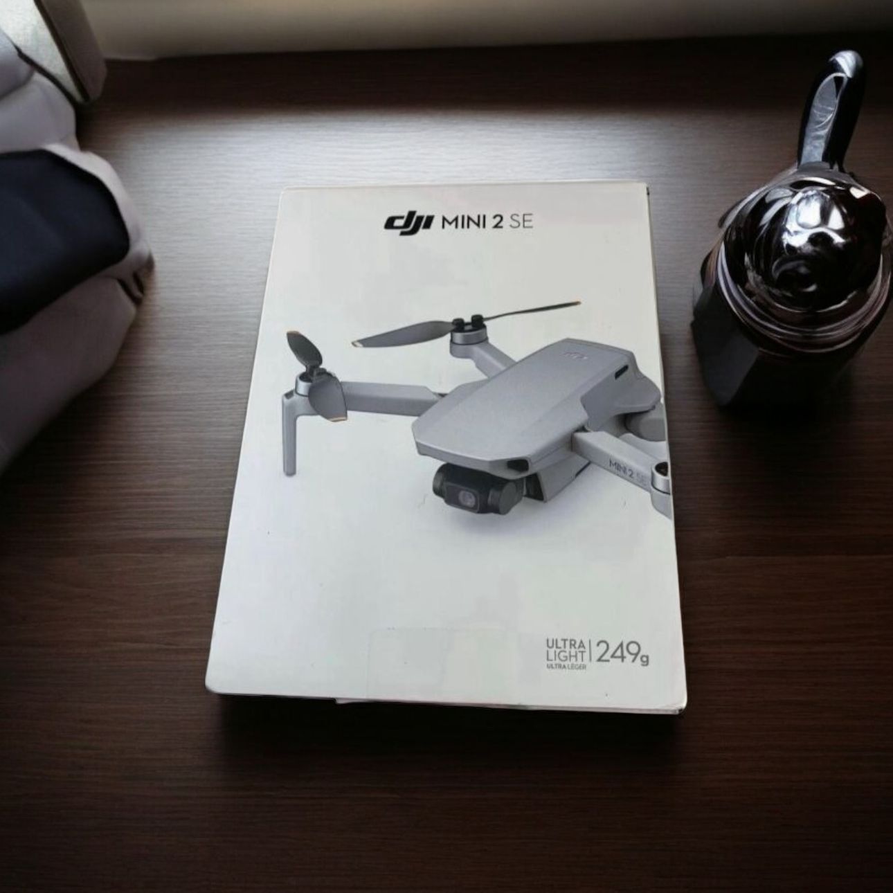 6538899 DJI mini 2 SE drone with remote control Floor Model