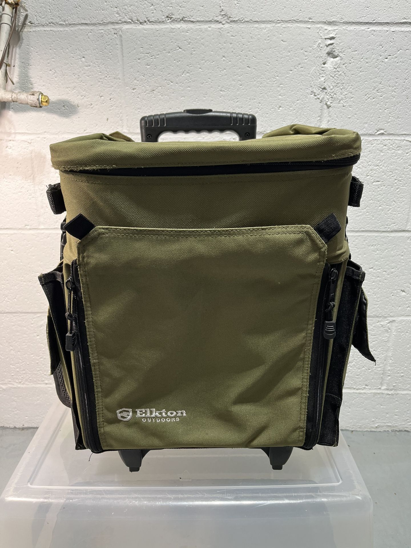 Elkton Outdoors Tackle Duffle Bag