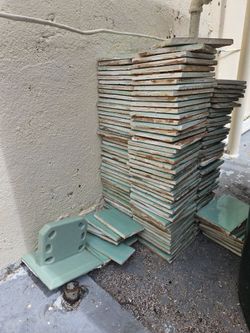 Vintage ceramic bathroom 4 x  4 tiles. Mint Green.
