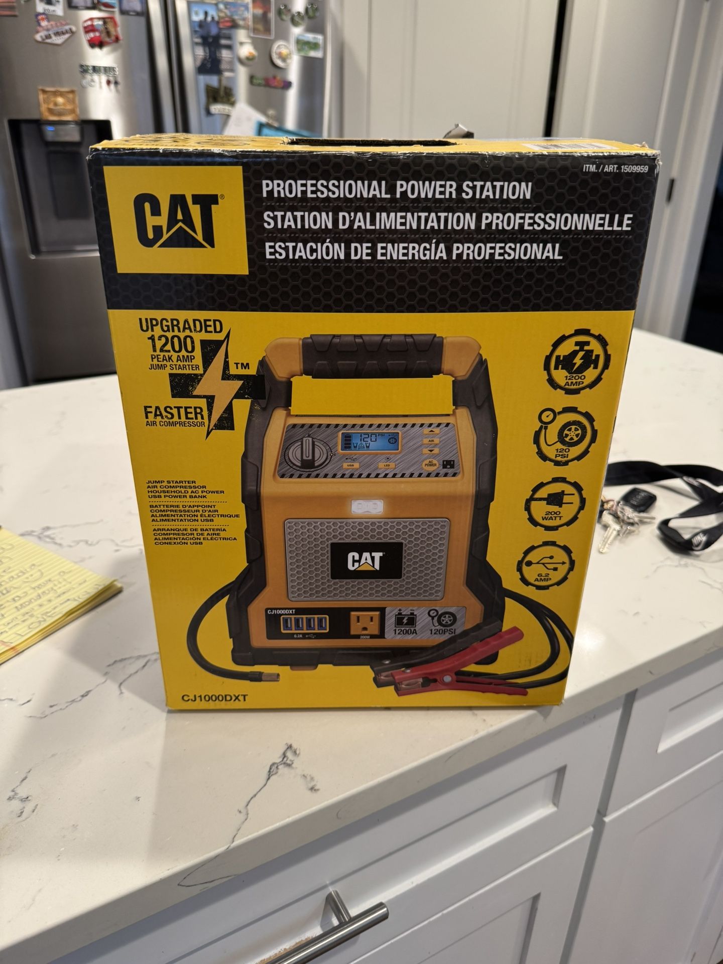 CAT CJ1000DXT 1200 Peak Amp Jump Starter and Powerstation w/200 watt Inverter