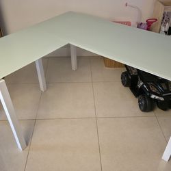 Reversible L shaped desk