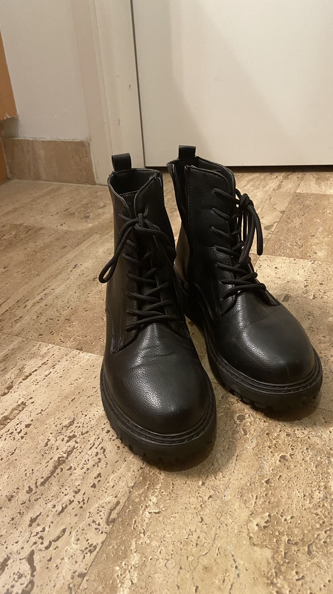 Black boots - pre-loved