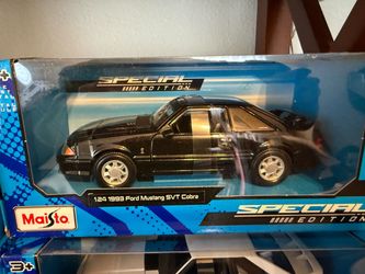 Die cast 1/24 scale 1993 Ford Mustang SVT Cobra