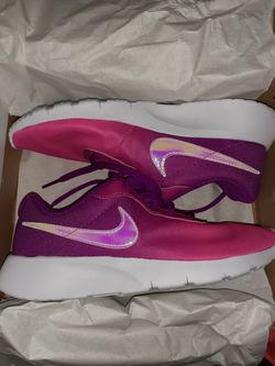 New Nike Tanjun Print (young girl)