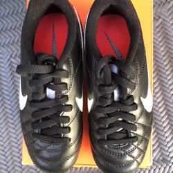 New Nike JR Tiempo Rio FG-R Soccer Cleats Kids Black/Red Size 11C