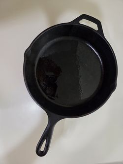 Lodge 10" Cast Iron Skillet - This Skillet is Well Seasoned -