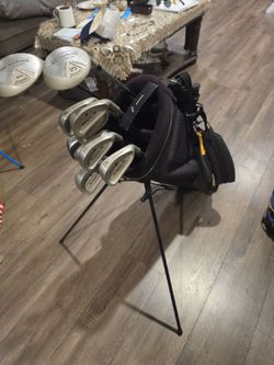 DUNLOP  INSIGNIA OS GOLF CLUBS WITH  OGIO  GOLF STAND BAG  (12 CLUBS SET ) GOOD CONDITION, GREAT SHAPE, RIGHT HANDED