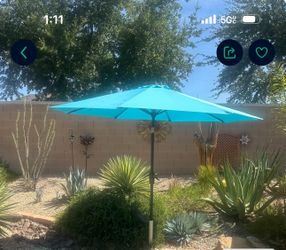 Patio umbrella 9’ 🏷️ $59 Includes 🚚 delivery 