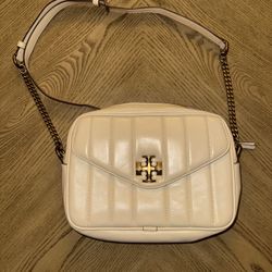 Tory Burch Kira Chevron Quilted Camera Bag – Cream Leather – Gold Hardware (LIGHTLY USED)