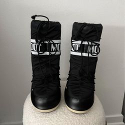 Women’s Moon Boots 