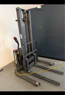 Walkie Stacker Raymond Electric Forklift